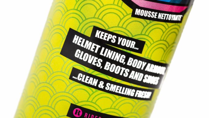 MUC-OFF HELMET FOAM FRESH