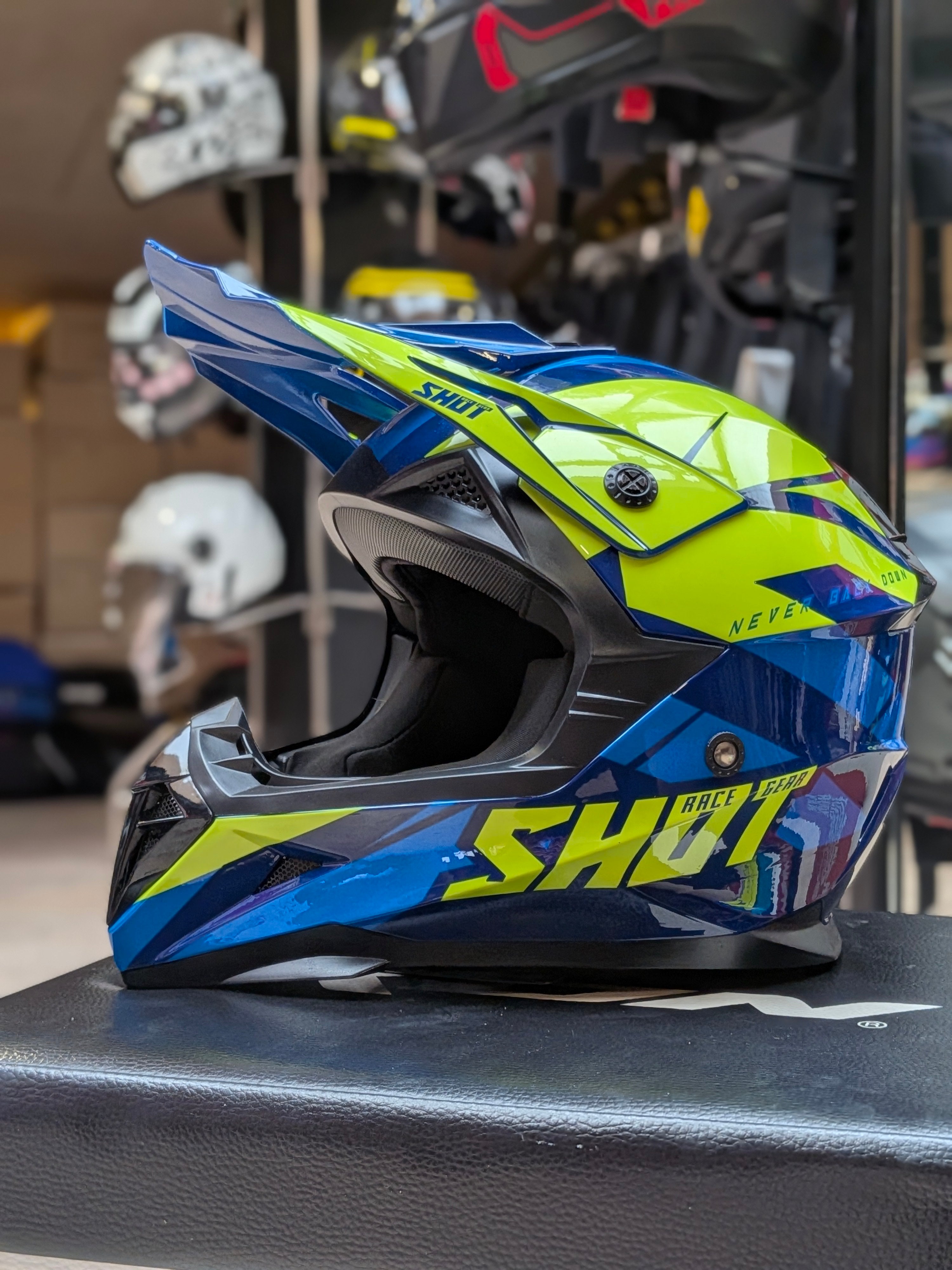 Shot Race Gear MX hjelm