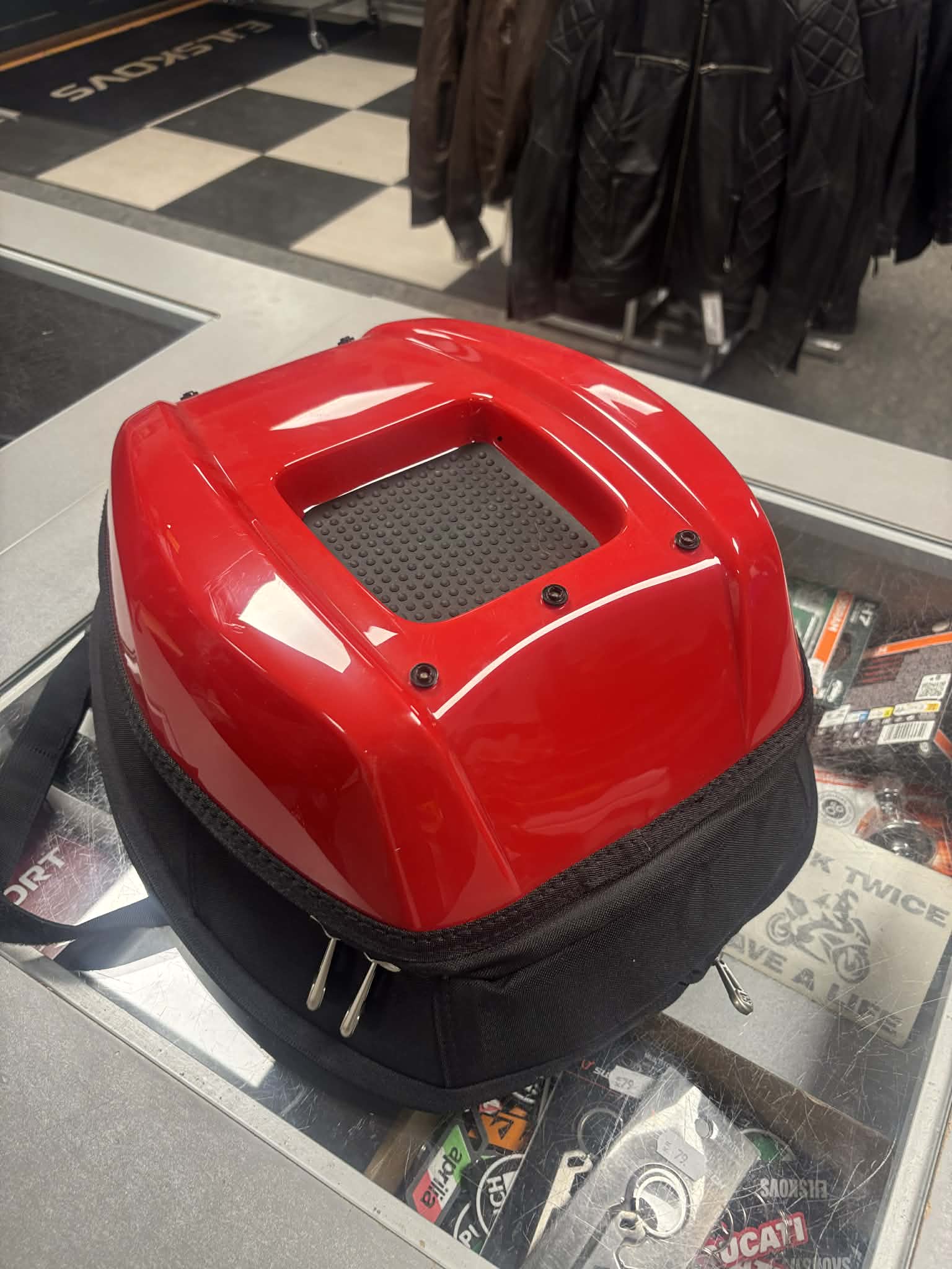 Axio Tanktaske 16L Magnet Rød/Sort