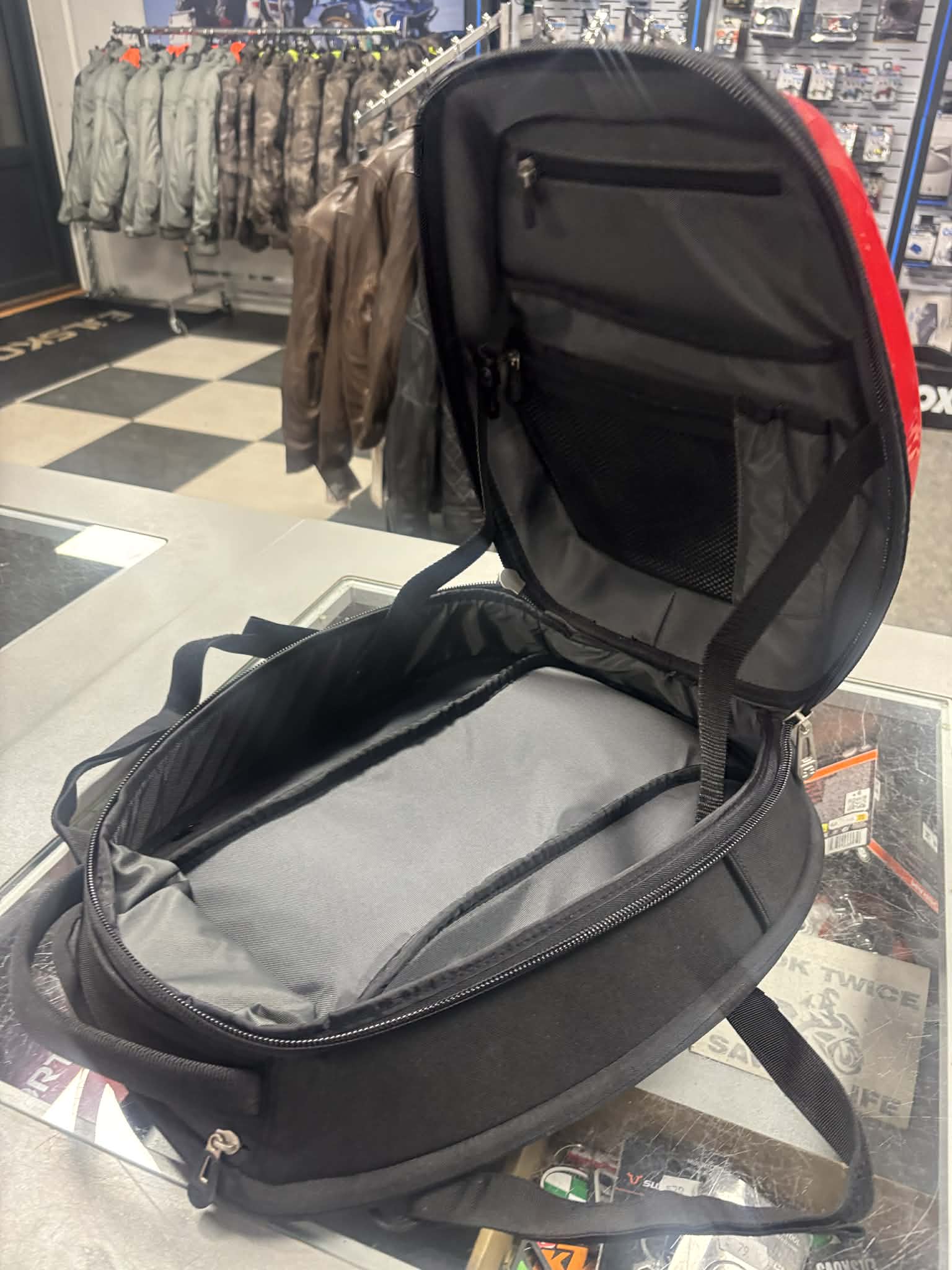 Axio Tanktaske 16L Magnet Rød/Sort