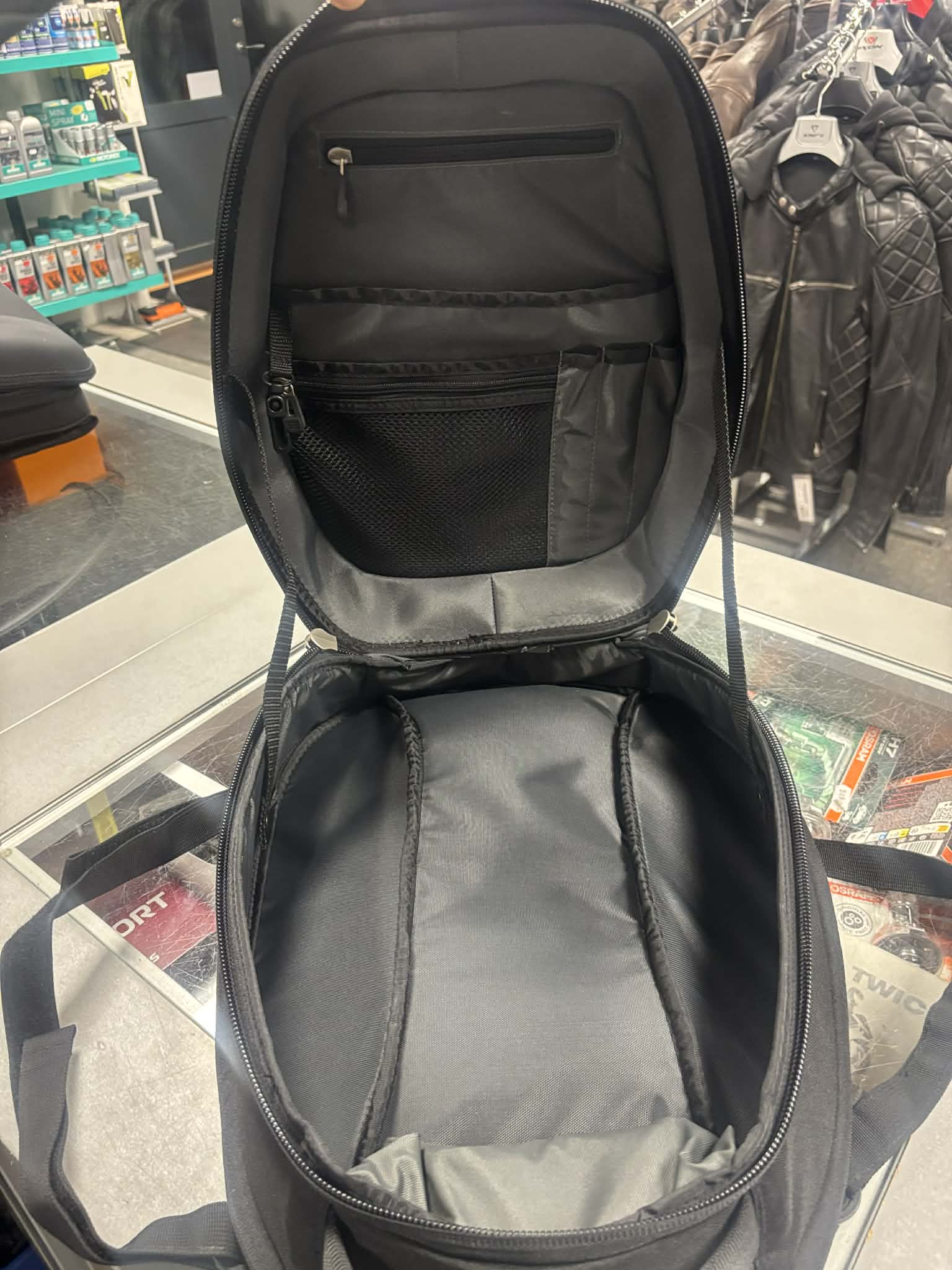 Axio Tanktaske 16L Magnet Rød/Sort