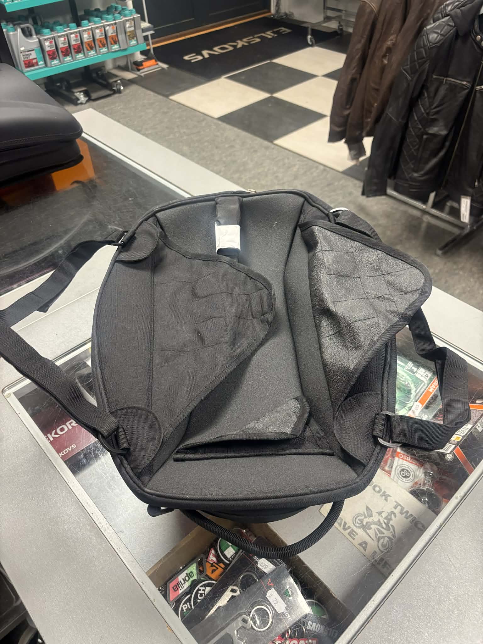 Axio Tanktaske 16L Magnet Rød/Sort