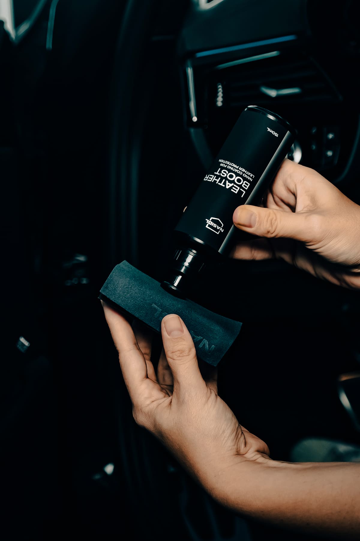 nasiol-LeatherBoost-LifeStyle-03-1200×1800-1